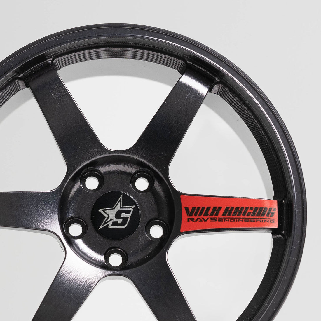 TE37 | Platinum Grey | Red