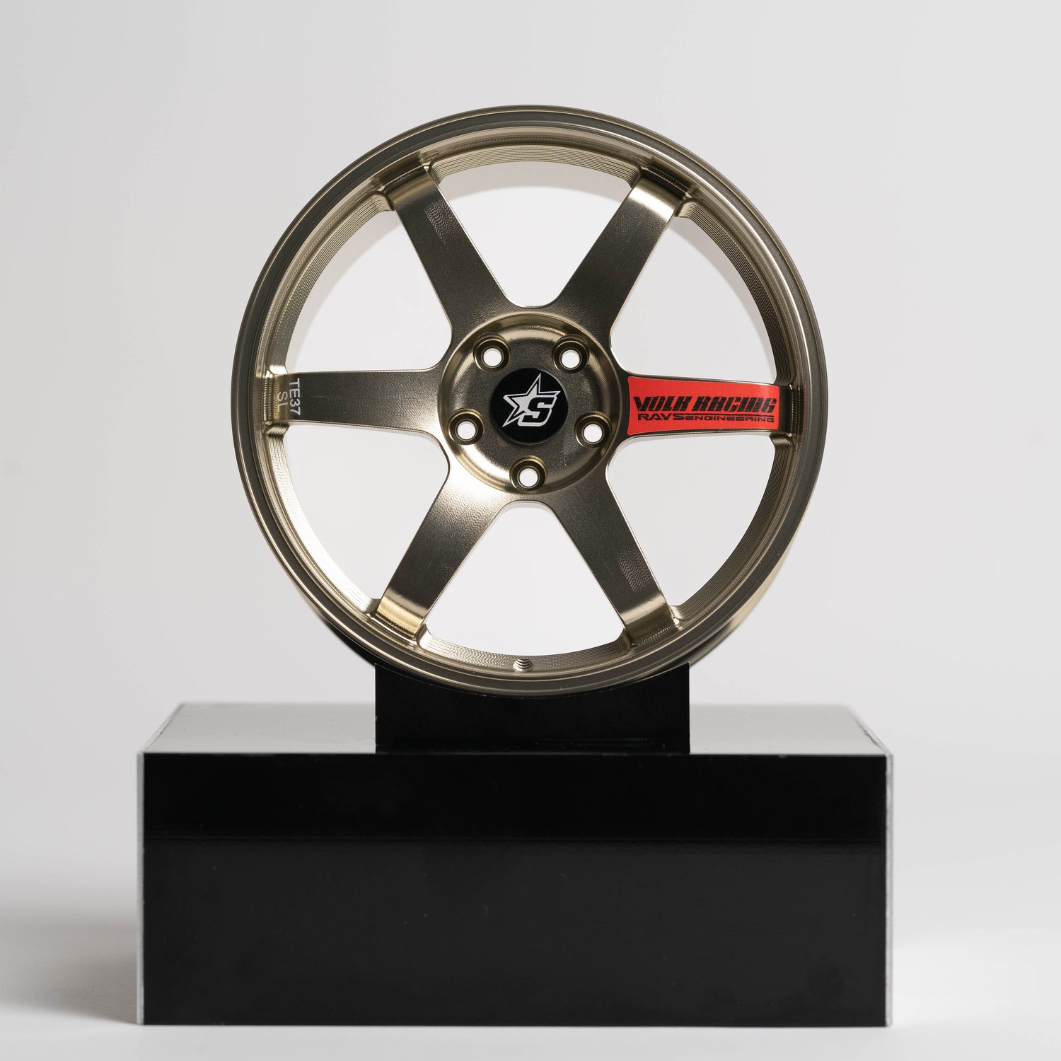 TE37 | Gold Edition | Red