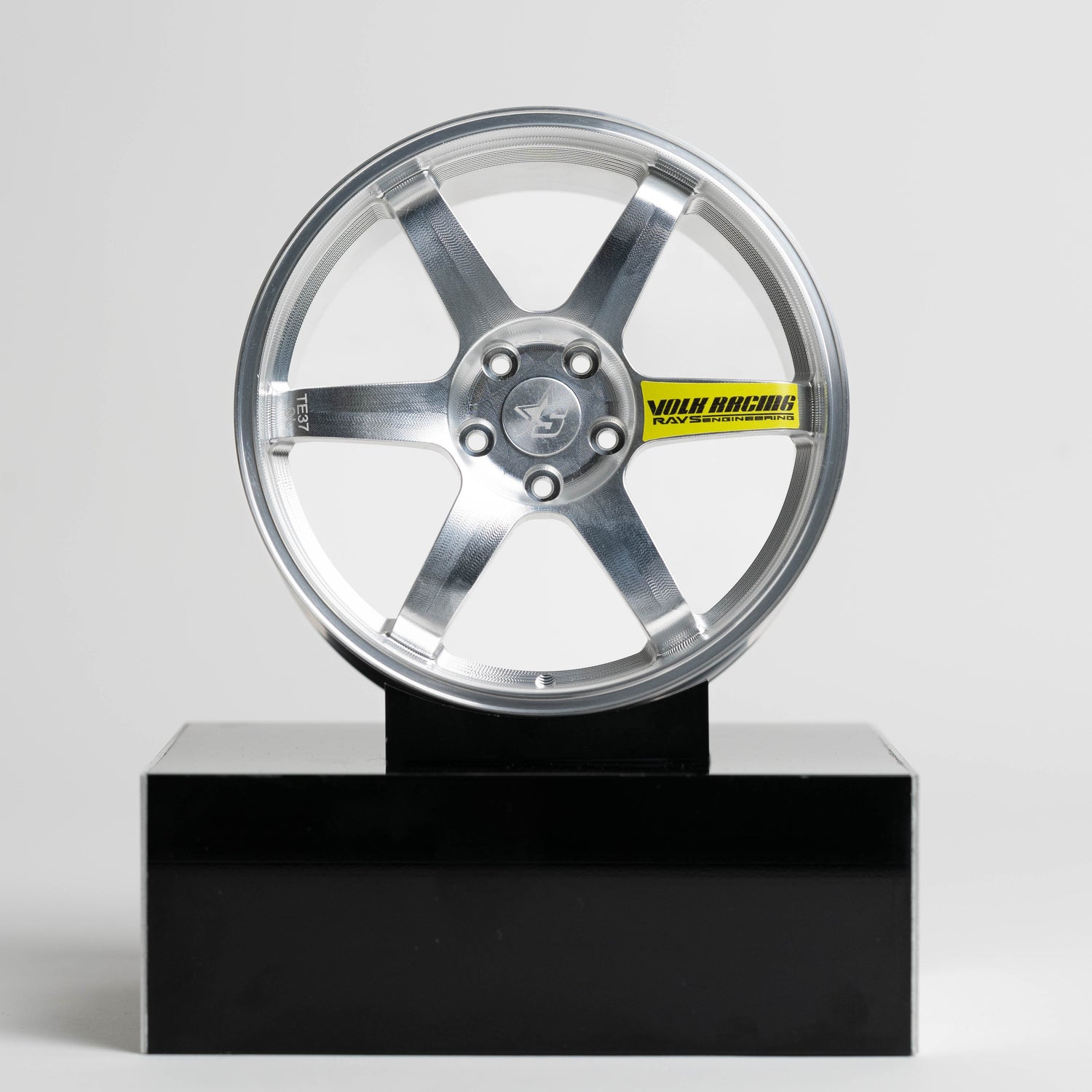 TE37 | Diamond Silver | Yellow